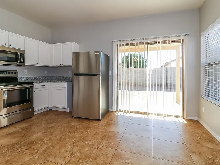 11823 W Roanoke Ave — Photo 4