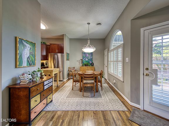 4th image of 3433 Laurel View Rd
