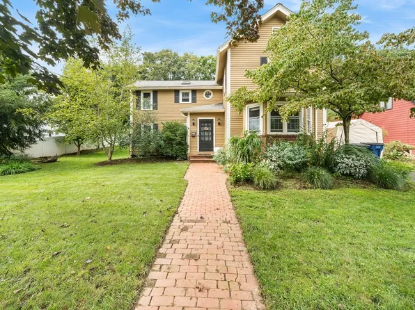 5 Barber St, Medway, MA 02053