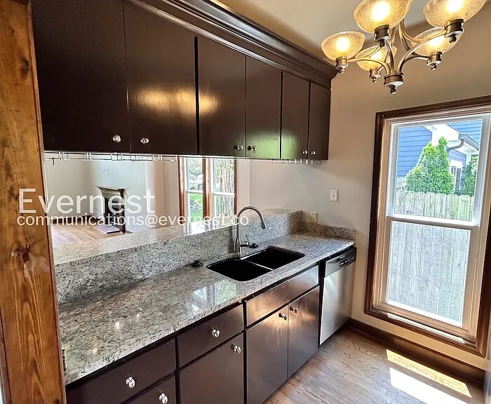915 Russell St #A — Photo 6