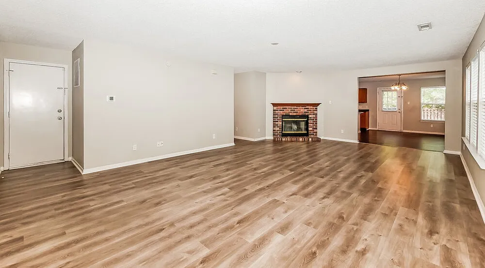 3 bed, 2.0 bath, 1858 sqft, $2,400 — Photo 4