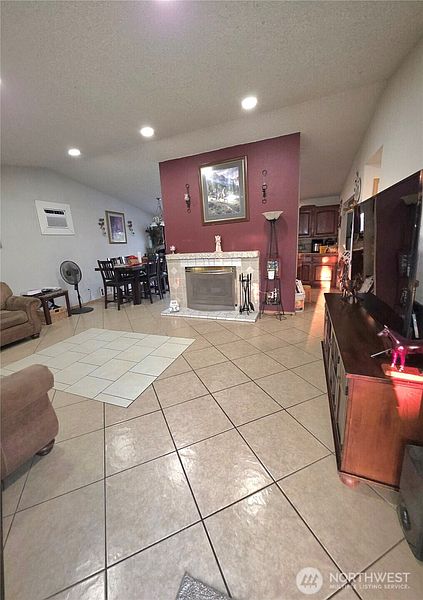 3rd image of 819 Walker Avenue