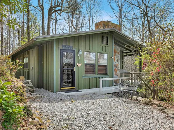 218 Hickory Ln, Lake Toxaway, NC 28747