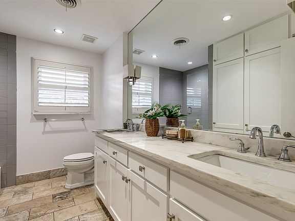 5th image of 6840 Carolyncrest Dr