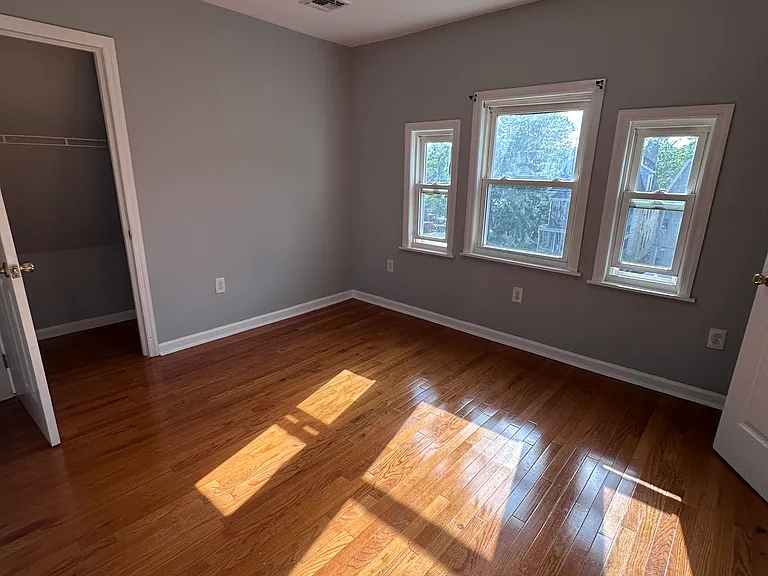 40 Shepard Ave #3 — Photo 2