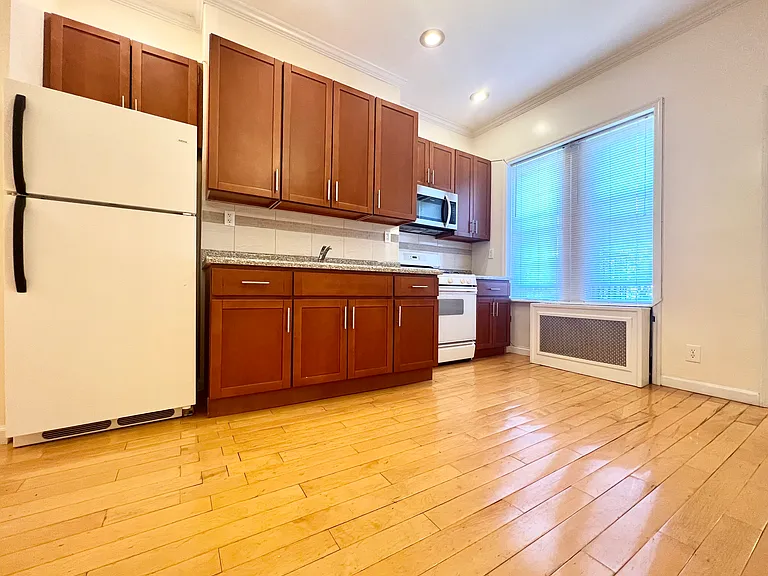 280 2nd St #4 — Photo 2
