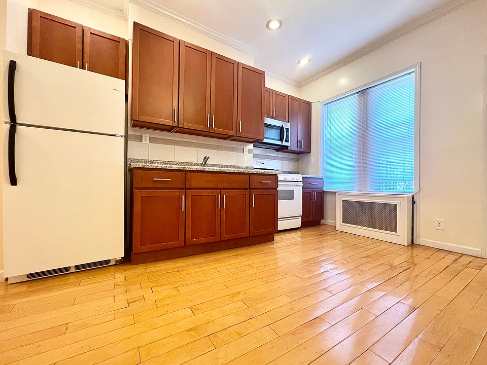 1st image of 276 2nd St #4B