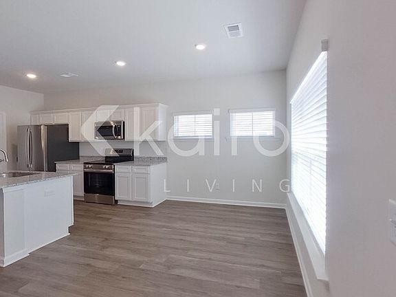 4th image of 2477 Banyon Cir