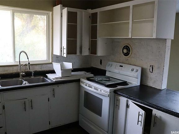 4th image of 353 25th St W