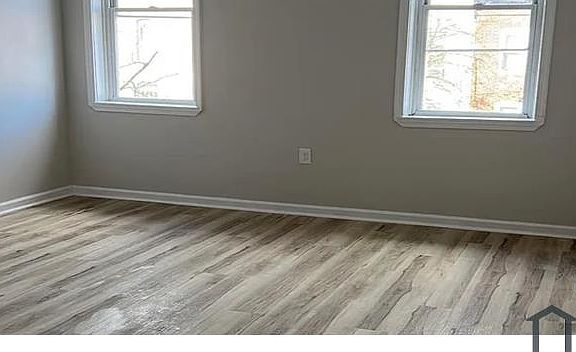 5th image of 2329 E Fayette St