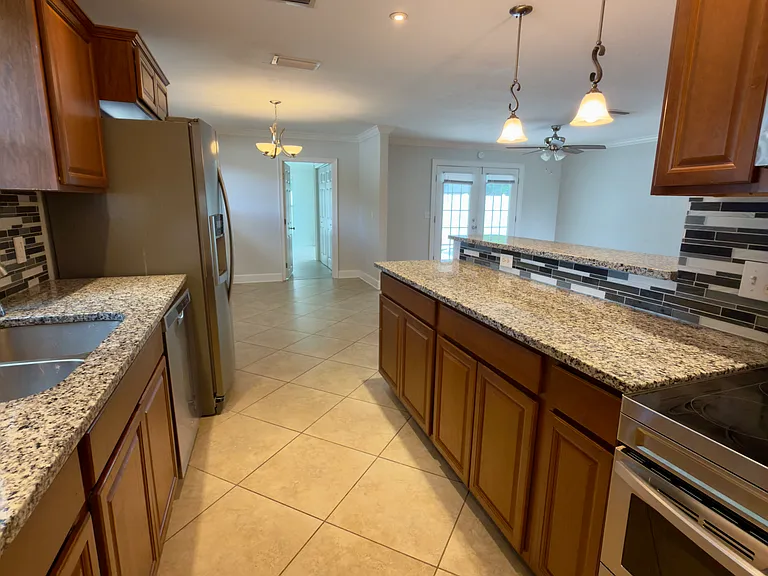 1033 Hermosa Dr — Photo 4