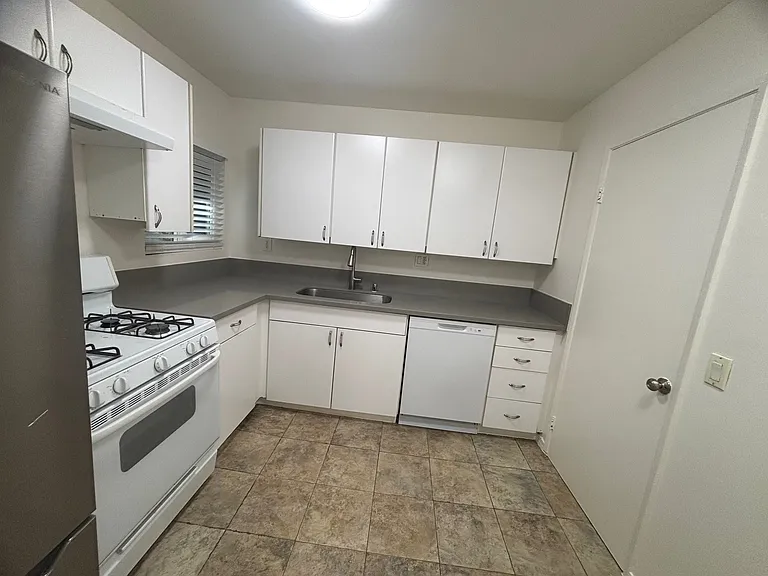 18350 Hatteras St #168 — Photo 10