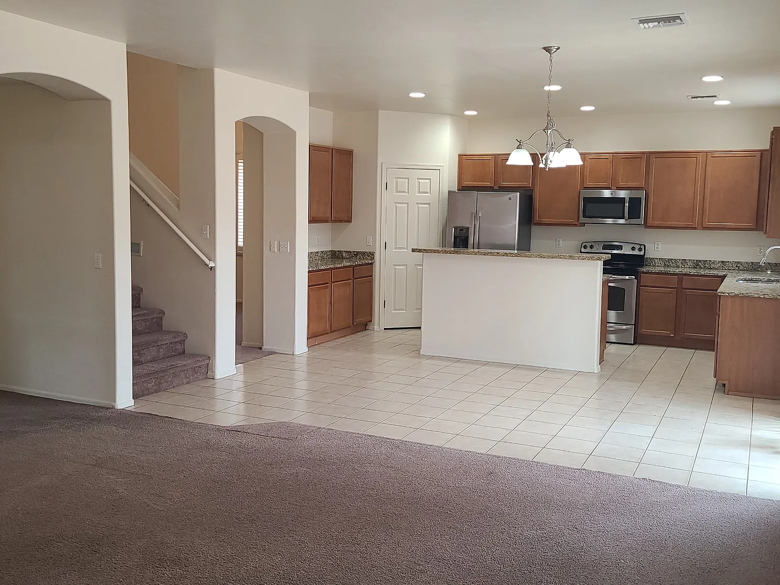 4 bed, 2289 sqft, $2,250 — Photo 3