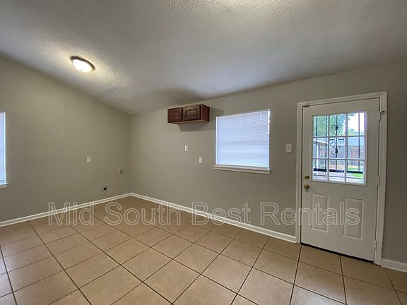 4th image of 1460 Winfield Ave