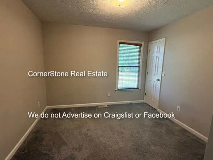 1267 Exeter Ln — Photo 9