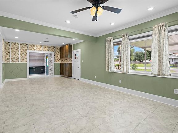 4th image of 5133 Oak Dr