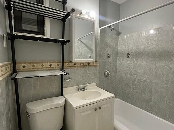 3rd image of 4L Saint Pauls Ave #4L