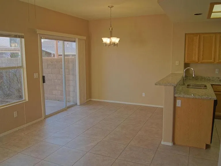 4907 W Wahalla Ln — Photo 4