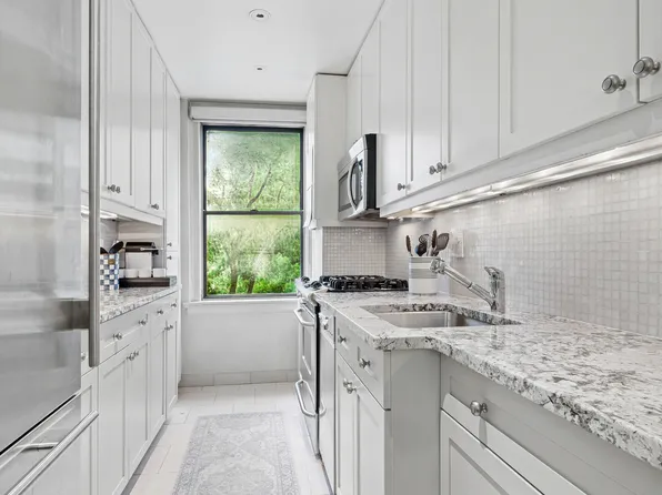 865 United Nations Plaza image 8 of 12