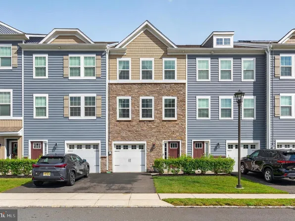 70 Rome Way, Mount Laurel, NJ 08054