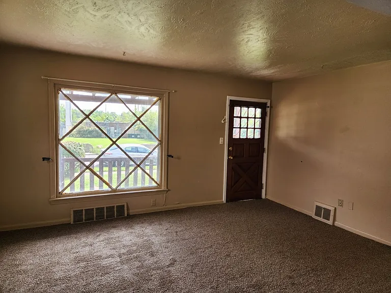 11207 Avon Ave — Photo 2