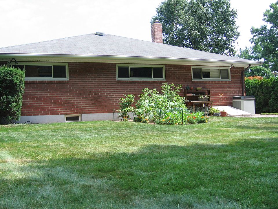 2nd image of 115 Birchwood Ave