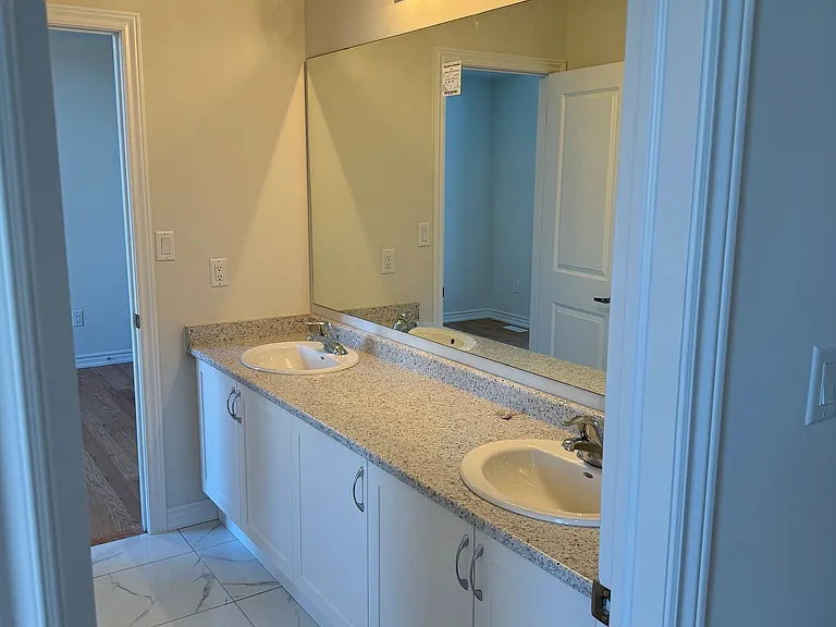 33 Rochester Dr — Photo 9