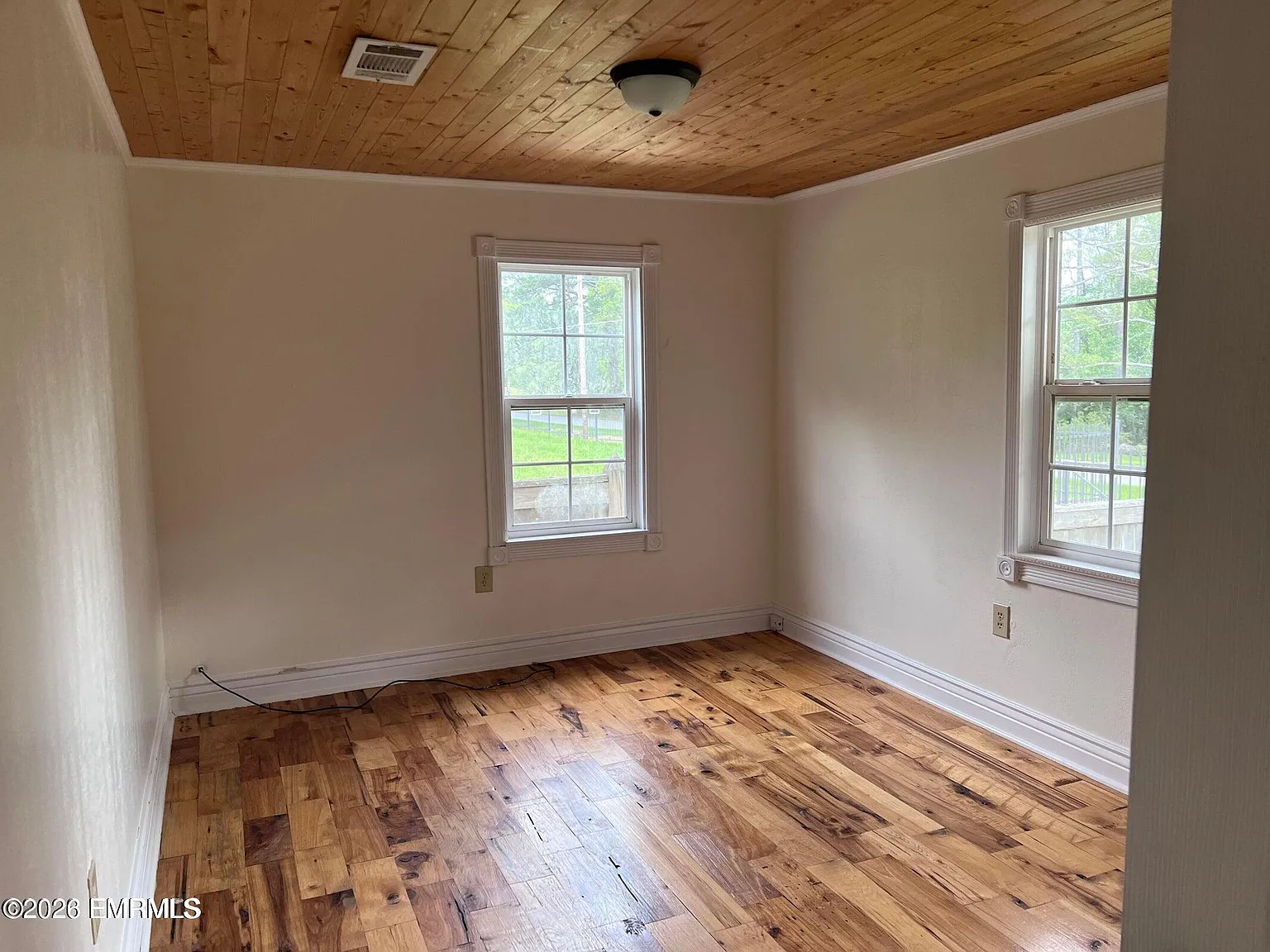 2 bed, 1.0 bath, $1,200 — Photo 4