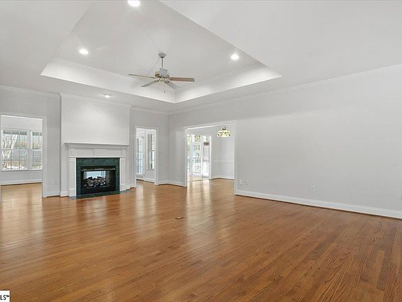 4th image of 222 Redspire Dr