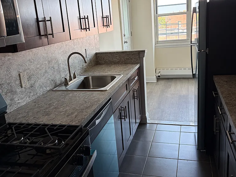 16420 Highland Ave #9M — Photo 7