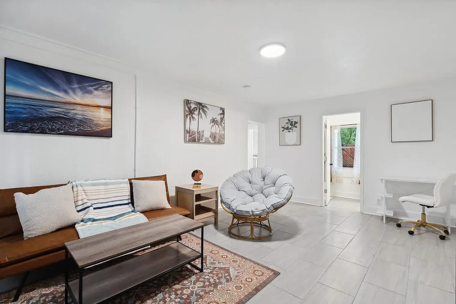 1 bed, 1.0 bath, 990 sqft, $1,333 — Photo 2