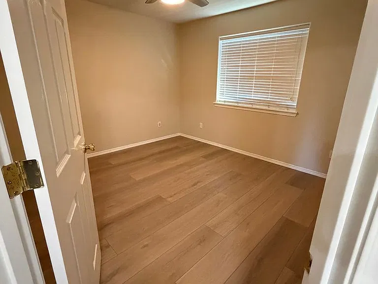 413 Roger Smith Dr — Photo 15