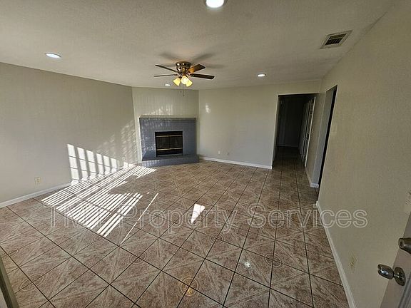 4th image of 1402 Laguna Cir