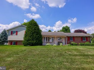 127 Hill Rd, New Holland, PA 17557