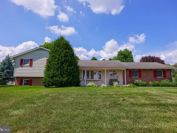 127 Hill Rd, New Holland, PA 17557