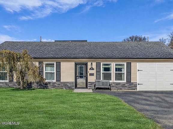 2nd image of 805 Cambridge Avenue