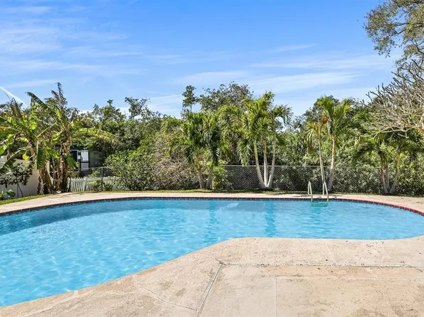 5730 16th Ln NE, Saint Petersburg, FL 33703