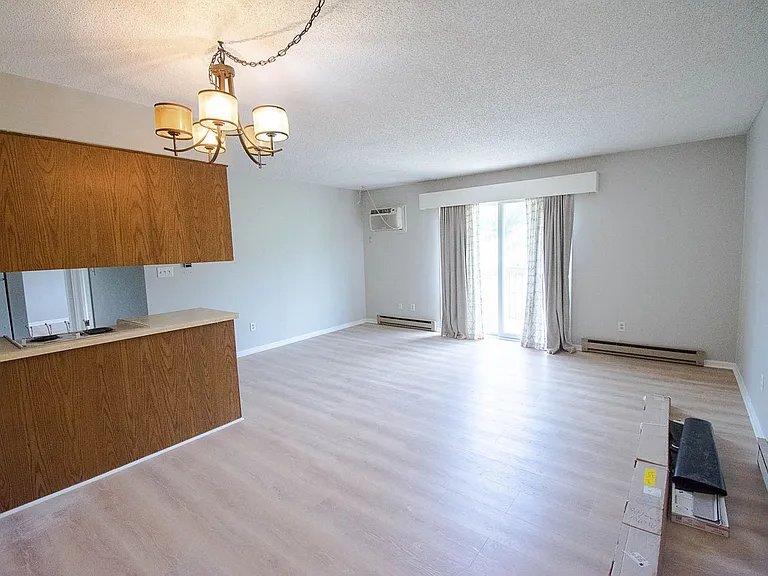 2604 4th Ave NE #13 — Photo 2