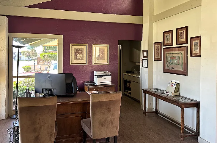 Laurel Lane — Photo 3