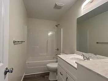 2301 Lakeland Dr #5 — Photo 8