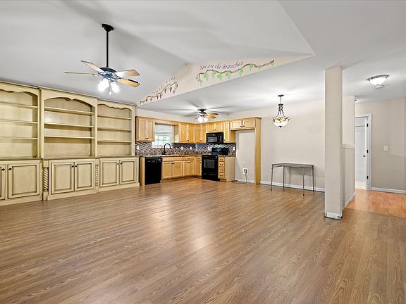 2nd image of 83 Evening Side Dr