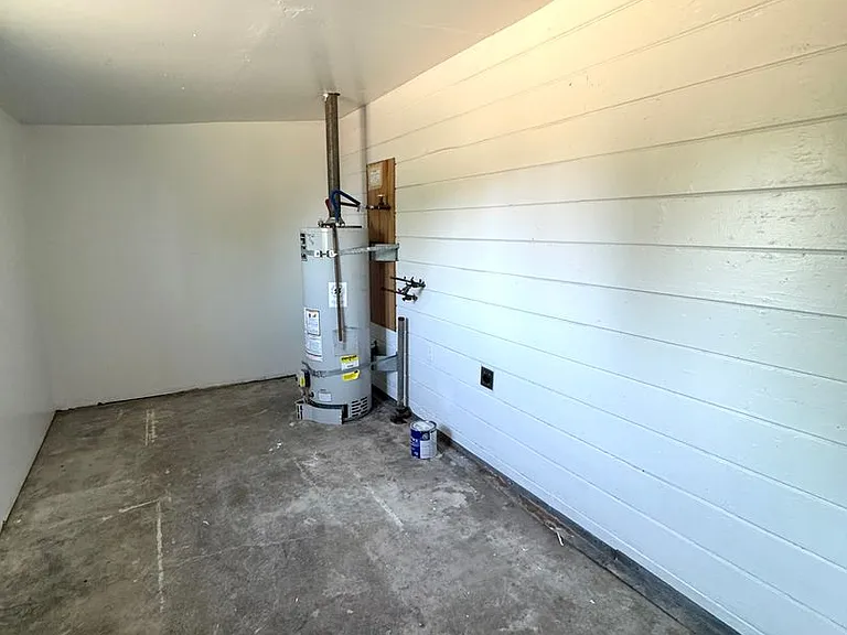 1129 Norton Ave — Photo 7