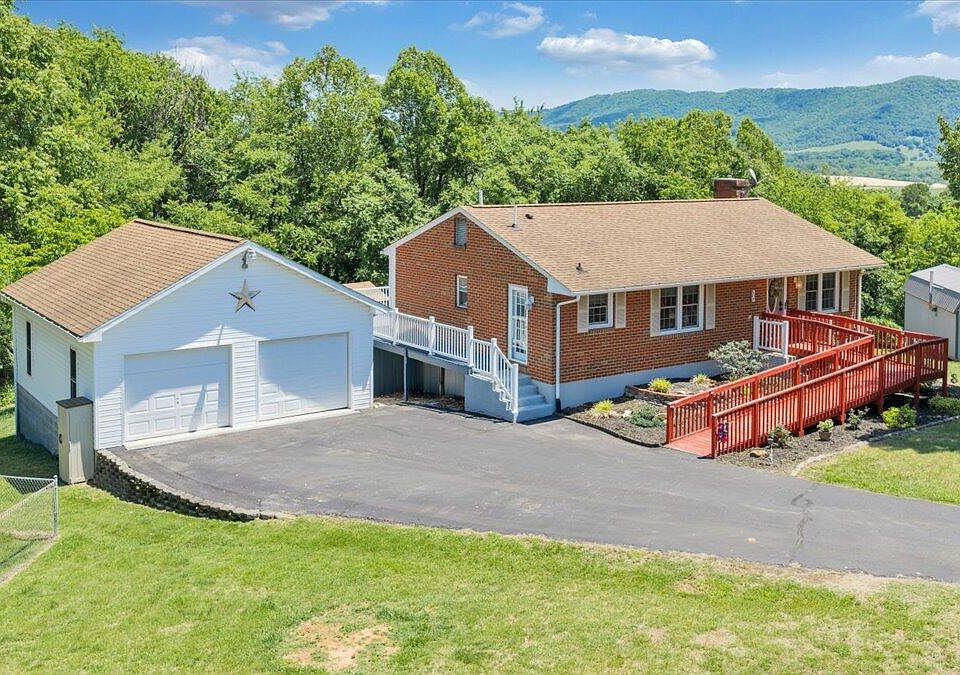1st image of 90 Berkshire Cir