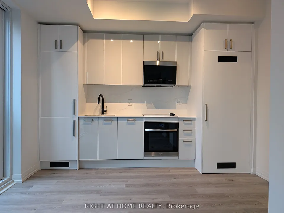 280 Dundas St W #515