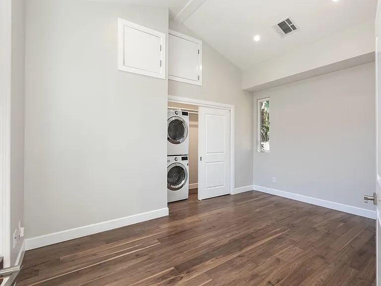 7849-7851 Airlane Ave — Photo 9