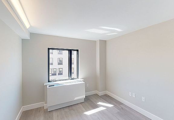 4th image of 605 Hart St Penthouse 5A