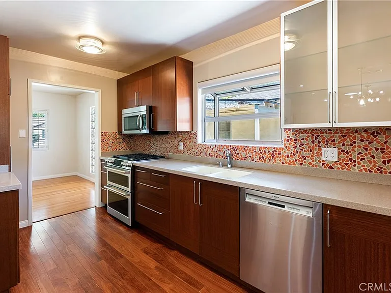 4722 Ventura Canyon Ave — Photo 12