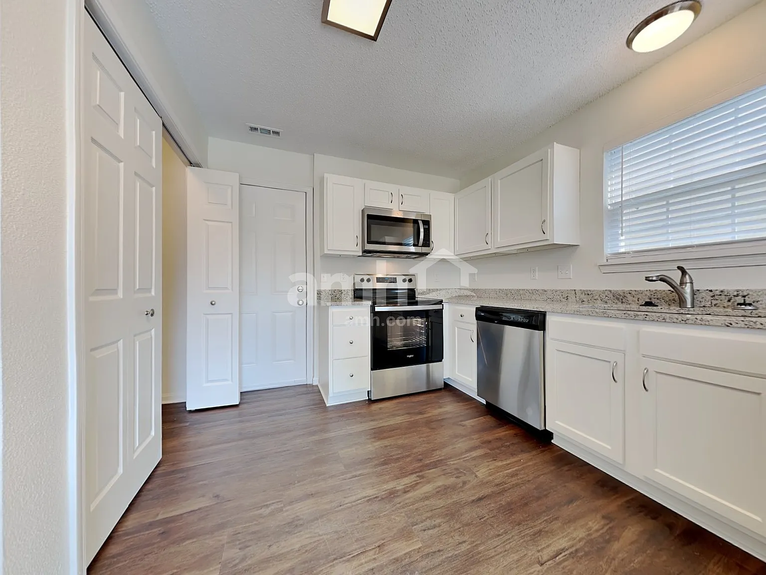 3 bed, 2.5 bath, 1717 sqft, $1,885 — Photo 4