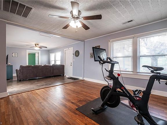 5th image of 210 Little Arcadia Dr