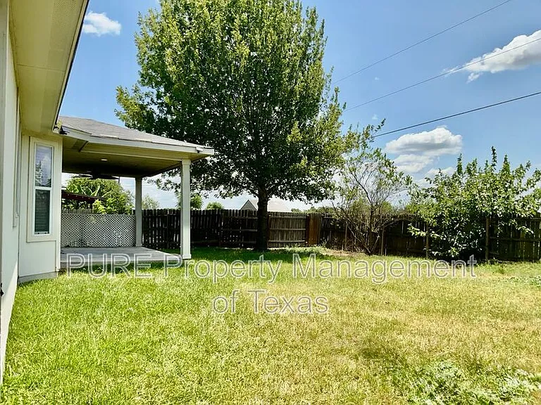 706 Stewart Dr — Photo 24
